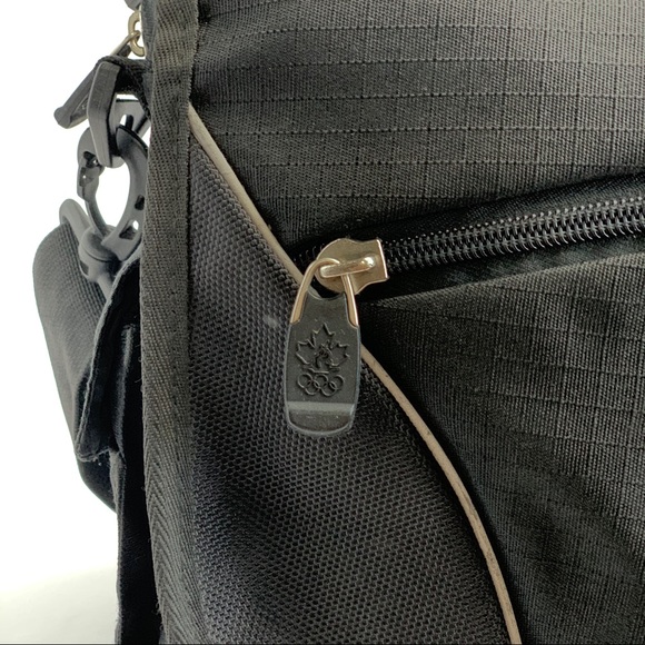 ROOTS |🇨🇦 Collector’s 2004 Olympic Messenger Bag - Picture 11 of 12